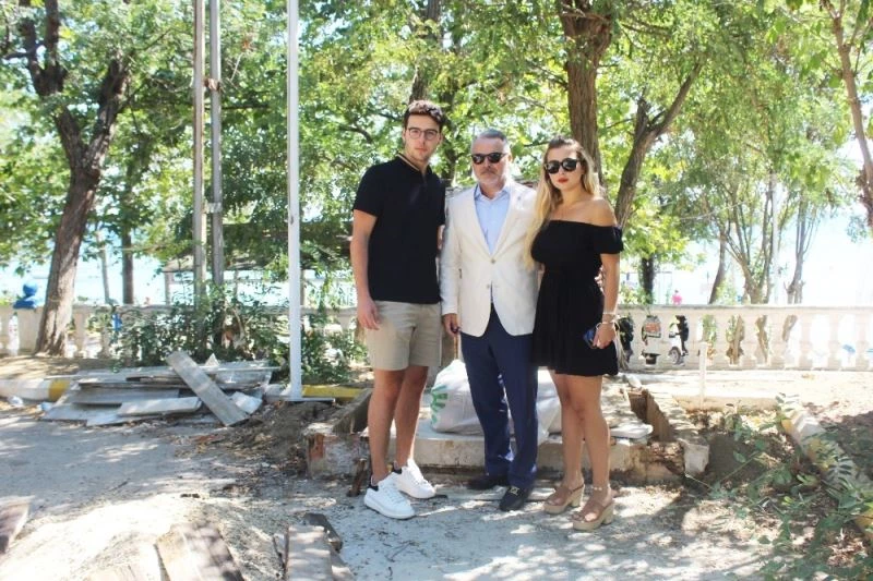 Babasının yaptırdığı büstü 32 yıl sonra restore ettirdi
