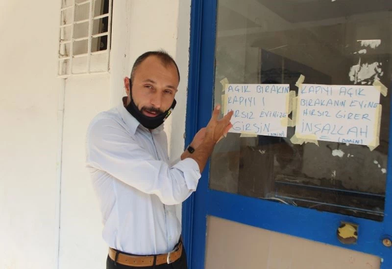 Apartman sakininin açık bırakılan kapı nedeniyle beddualı uyarısı
