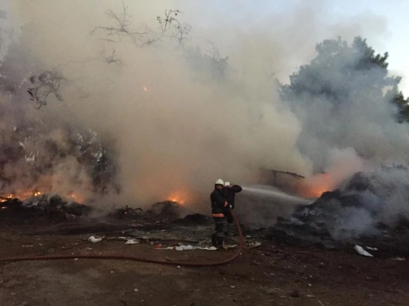 Mersin´de enstitü bahçesinde 3 ayrı noktada yangın çıktı
