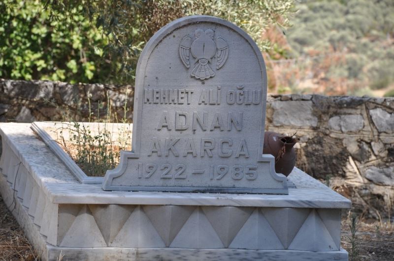 Eski milletvekilinin mezarı babalık davası için açıldı
