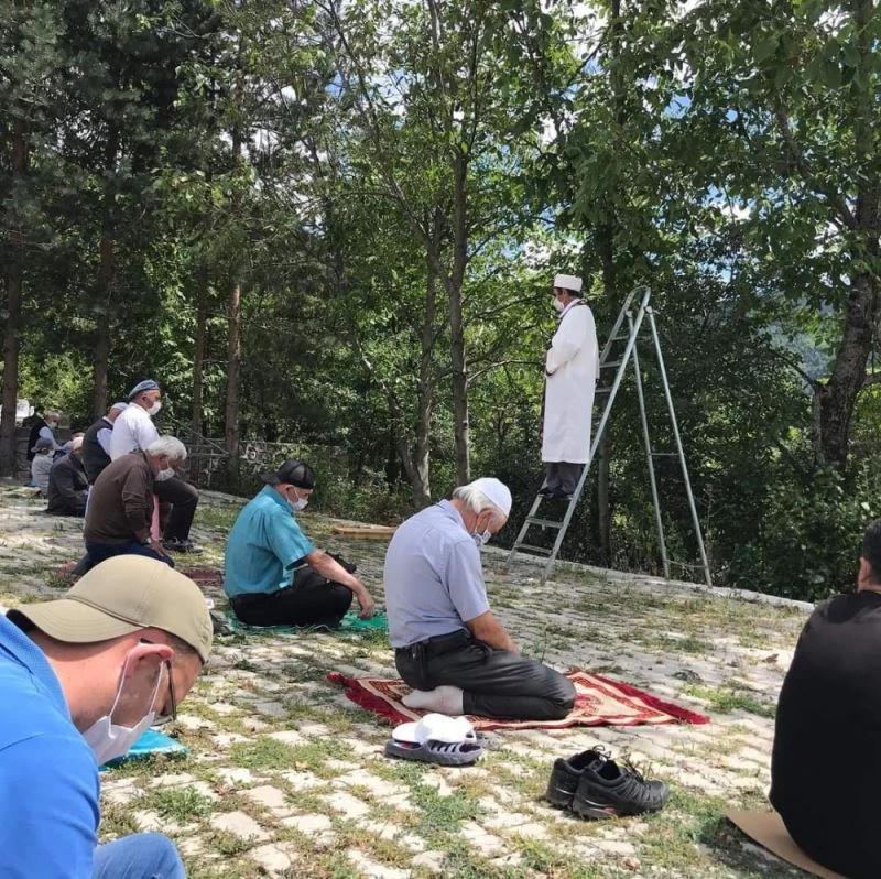 Artvin’de merdivenli Cuma hutbesi
