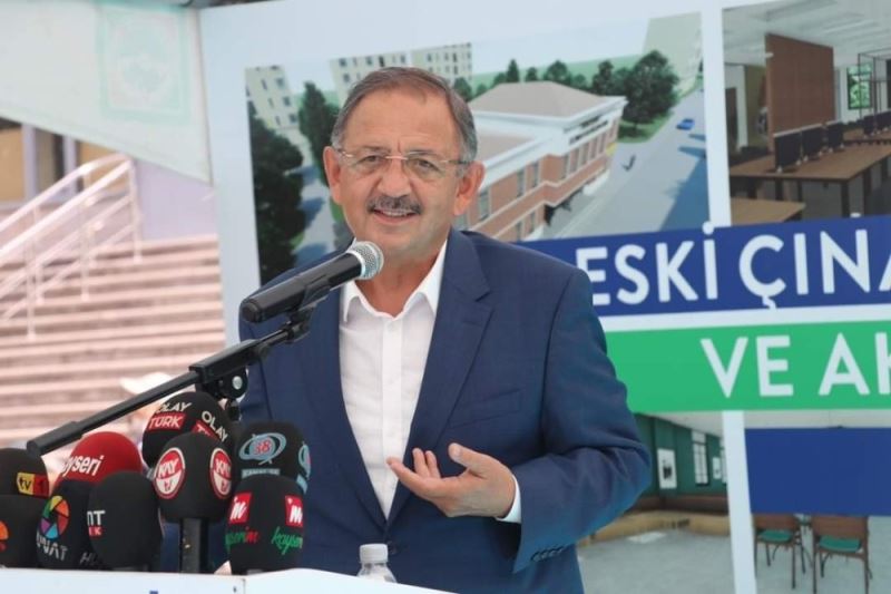 Özhaseki: “Hiçbir şey yapamayacağını bildiği halde sağda solda ağlak ağlak gezen, yardım istemeye çalışan bir Yunanistan var”
