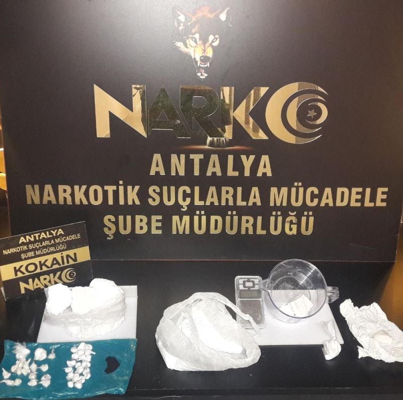 Antalya’da bir evin mutfağında 643 gram uyuşturucu madde ele geçirildi
