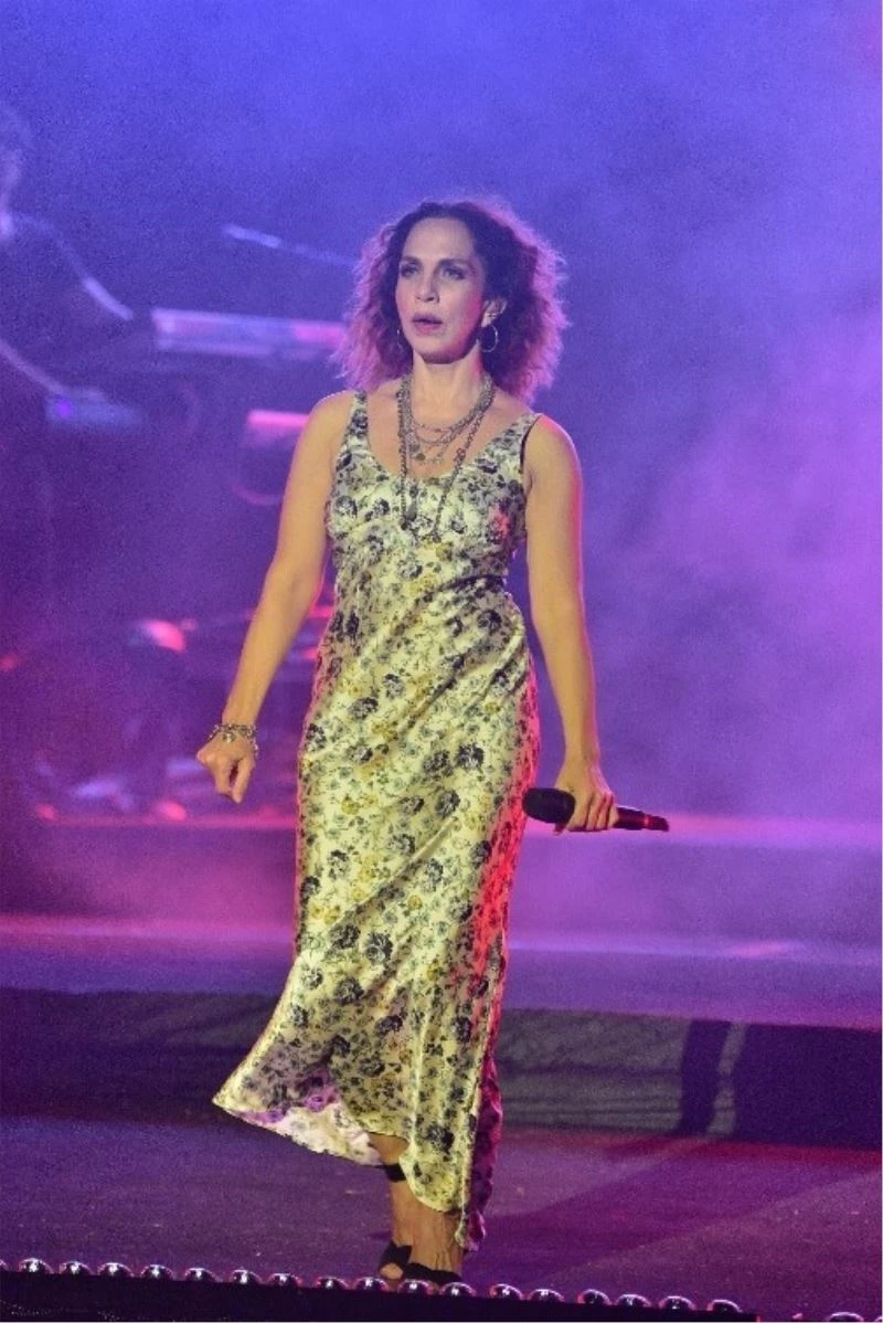 Sertab Erener Bodrum’u salladı
