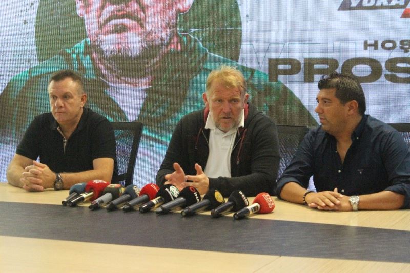 Denizlispor, Robert Prosinecki ile 1 yıllık sözleşme imzaladı
