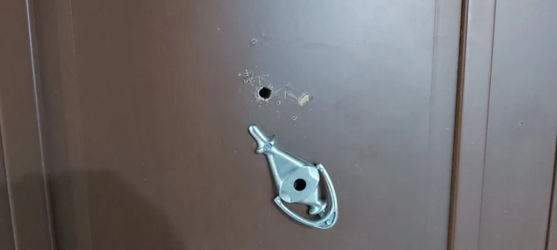 (Özel) Ölüm tehditleri aldıkları komşusu nedeniyle 25 senelik evlerinden taşınıyorlar
