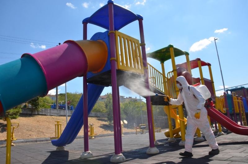 Alaplı’da parklar dezenfekte ediliyor
