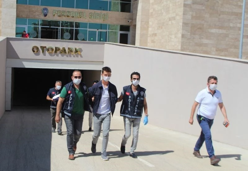 Zanlılar otomobilin anahtarını bulamayınca cesedi gömememiş
