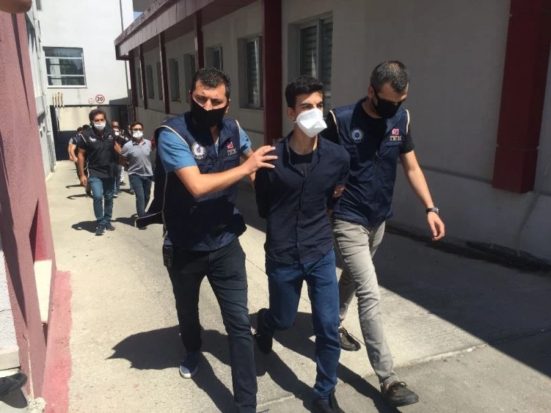 Adanalı gençler için HDP il binasında filmle PKK için ikna seansı yapmışlar
