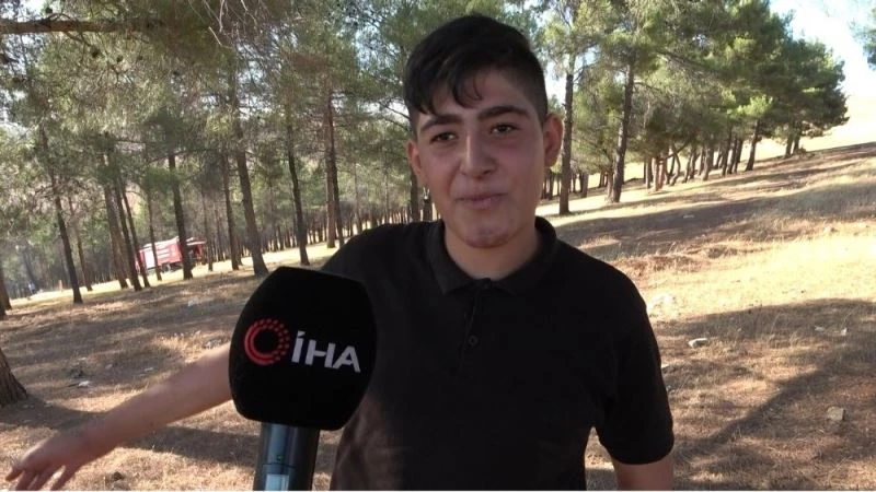 Yangını fark edip ihbar etti, ekiplerle birlikte çalıştı
