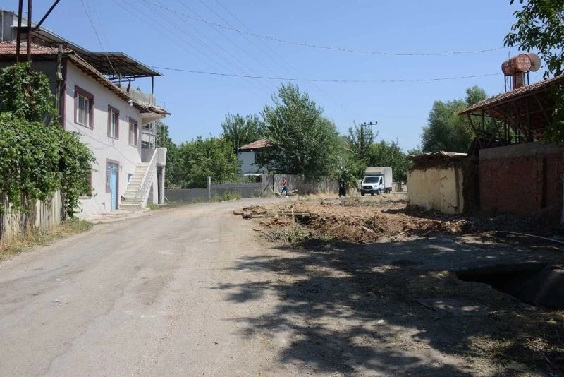 Topsöğüt’te doğalgaz öncesi yol hazırlıkları yapılıyor
