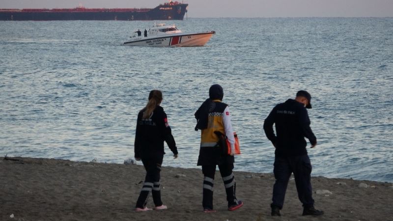 Koyda mahsur kalan 8 kişi denizin durulmasıyla birlikte kurtarıldı
