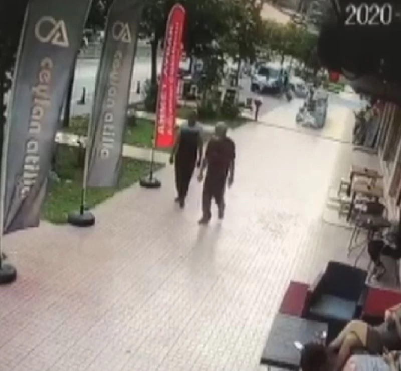 Yerde cüzdan bulma bahanesiyle dolandırmak istediler
