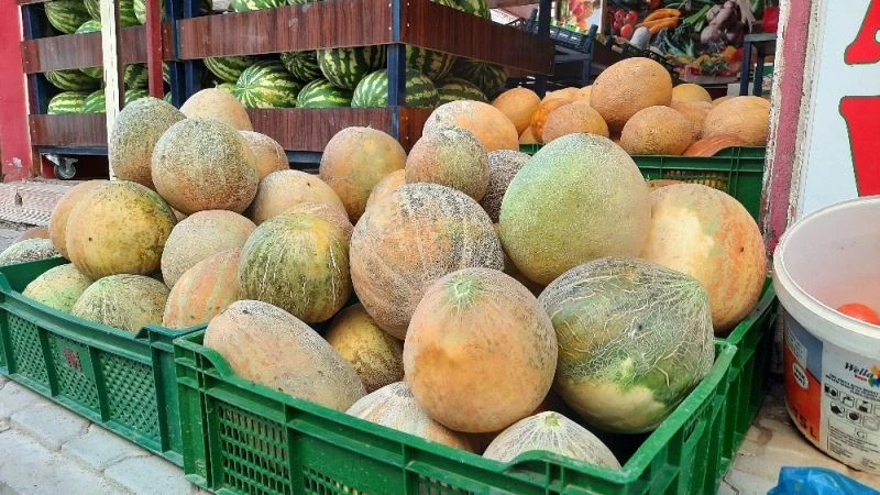 Mardin’in marka kavunu tezgahlarda yerini aldı
