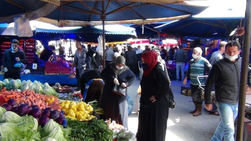 65 yaş üstünün AVM ve pazar alanlarına girişleri de yasaklandı
