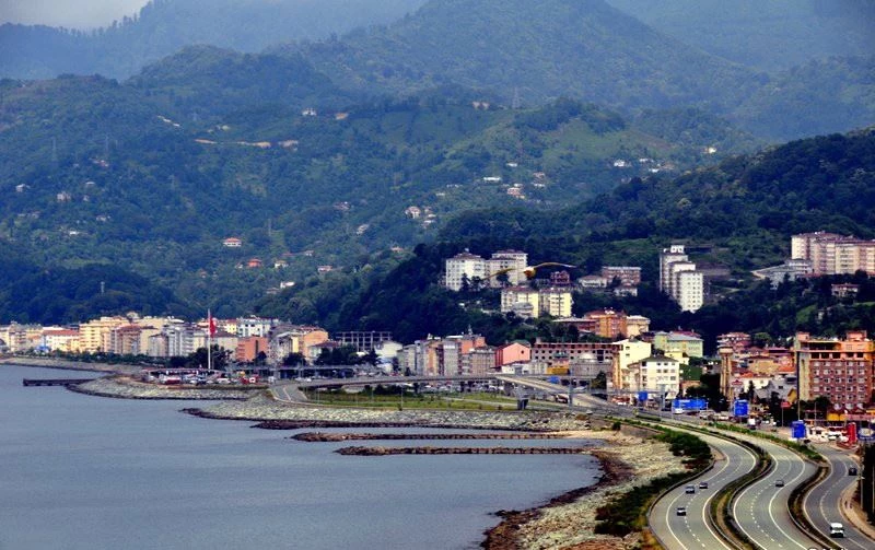 Artvin’in Hopa ilçesinde iskele kapatıldı ve maske takma zorunlu hale getirildi
