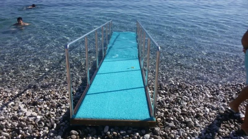 Kemer sahiline engelli rampası
