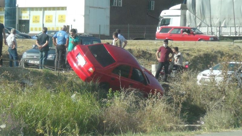 Başkasına yol vermek isterken dereye uçuyordu
