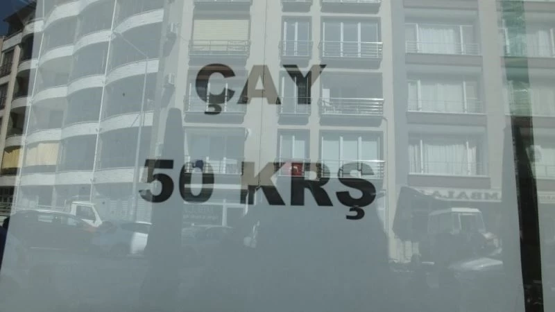 Balıkesirli kahveci çayı 50 kuruş yaptı müşterileri arttı
