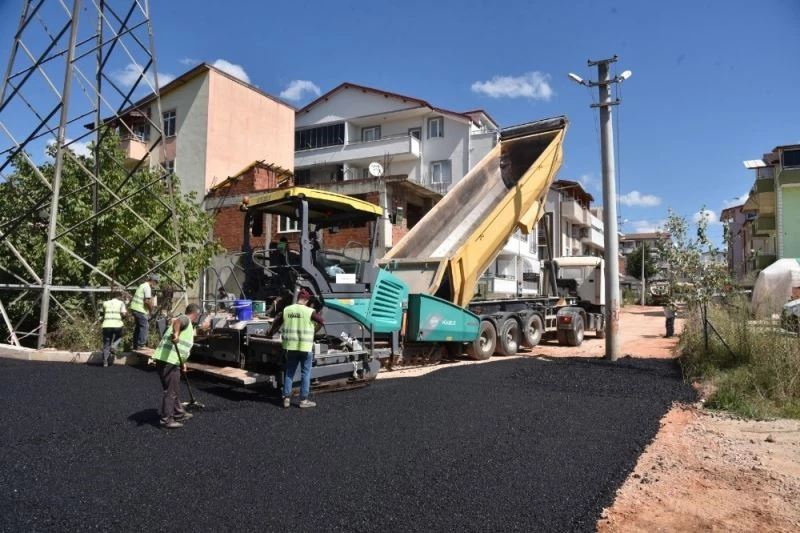 İzmit Belediyesinden Yeşilova Mahallesi’ne yeni asfalt yol
