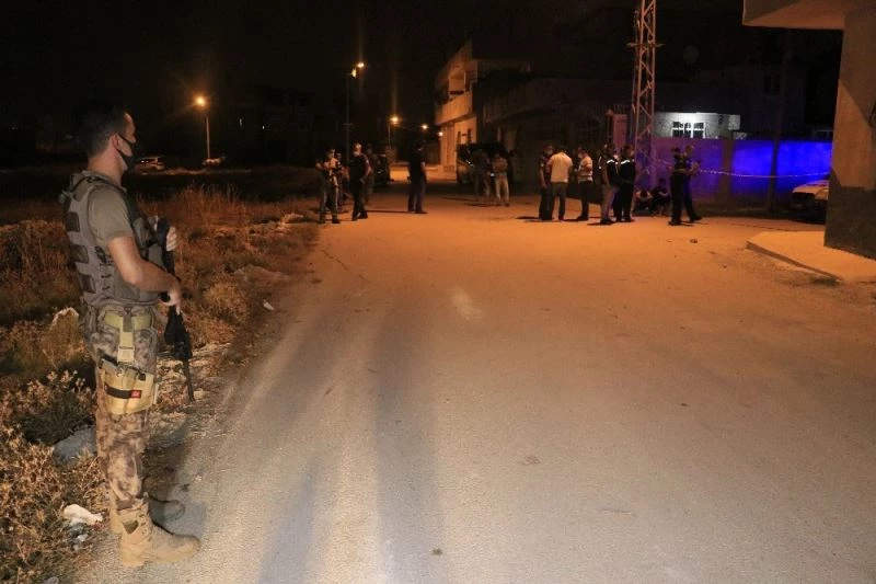 Adana’da müstakil evin damına EYP atıldı
