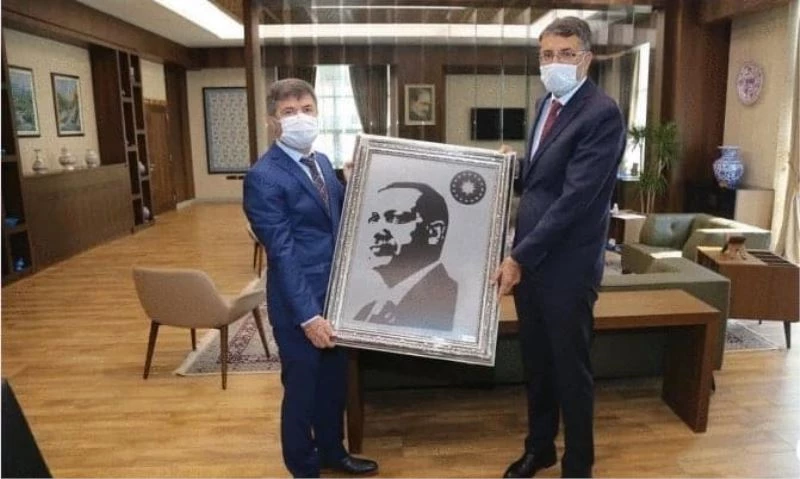 Vali Çelik’e bor parçalarından yapılan Cumhurbaşkanı portresi
