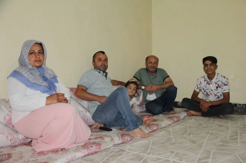 O kahramanların ailesi evini İHA’ya açtı
