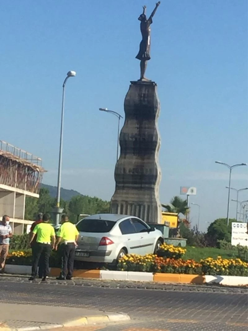 Otomobil bankete çıktı
