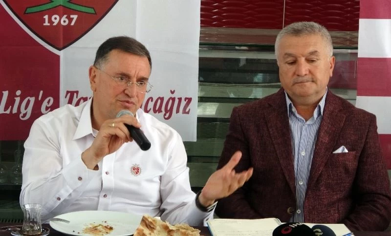 Başkan Savaş: “Taraftarların göğsünü kabartacak bir takım oluşturmaya çalışıyoruz”
