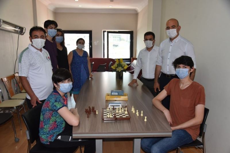 İzmit Beleyesi Online Satranç Turnuvası’nın kazananları belli oldu
