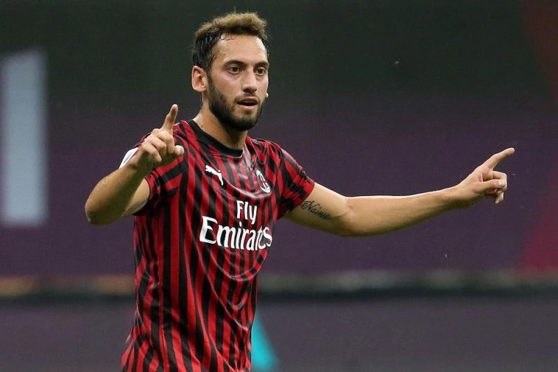 Hakan Çalhanoğlu, İtalya’da en golcü sezonunu yaşadı
