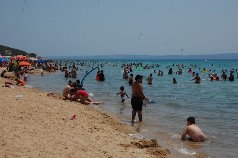 Tatilciler akın etti, Saros sahilleri çadır kente döndü
