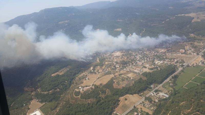 Menderes’teki orman yangını devam ediyor
