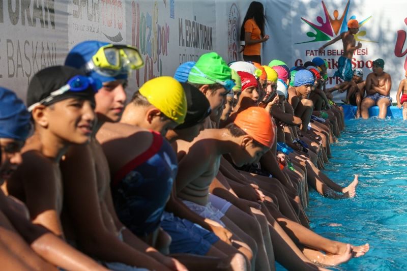 Gençlik ve Spor Bakanlığı’ndan 19 kente portatif yüzme havuzu
