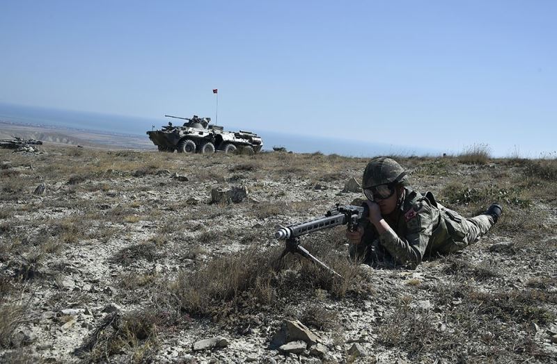 Azerbaycan-Türkiye ortak askeri tatbikatları zırhlı birliklerle devam ediyor
