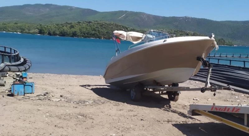 Çaldılar, karaya çıkarırken yakalandılar
