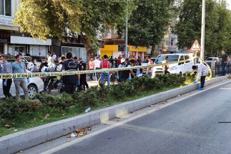 Trafikte çıkan kavgada istirahatteki polis dehşet saçtı: 1 ölü, 1 yaralı
