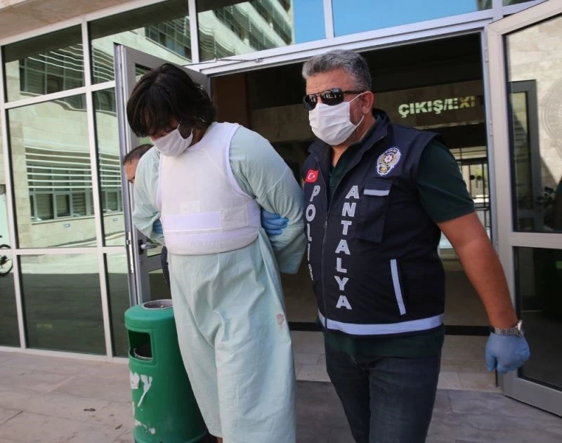 Azeri suç örgütü liderini öldürdüğü iddia edilen 2 zanlı adliyeye sevk edildi
