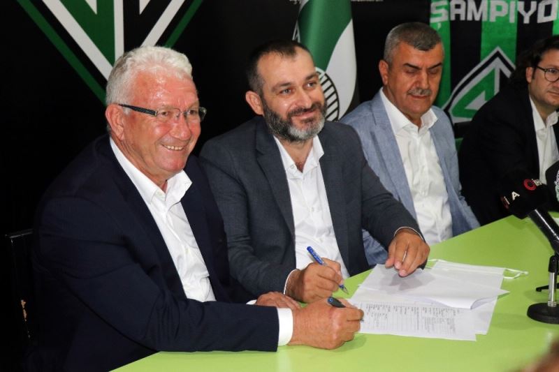 Sakaryaspor’un yeni teknik direktörü İsmail Ertekin oldu
