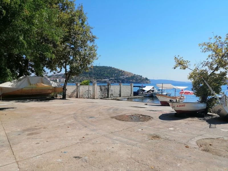 Erdek’te kayık çekilen alan temizlendi
