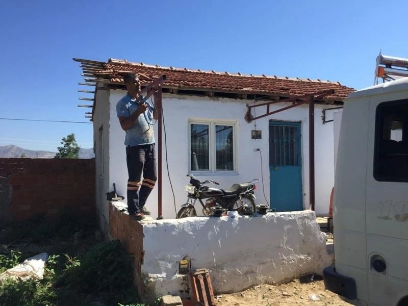 Acarlar’da hortumdan zarar gören evler onarıldı
