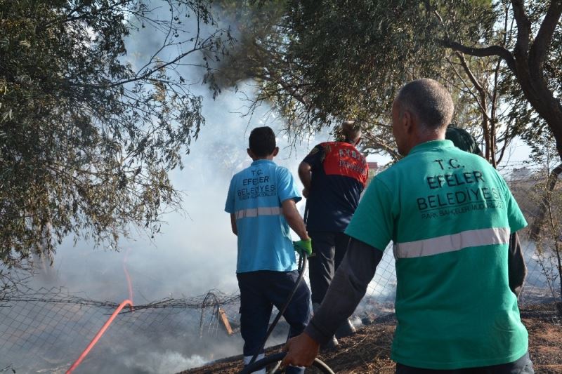 Yangın’da belediye ekipleri ile birlikte vatandaşlar seferber oldu
