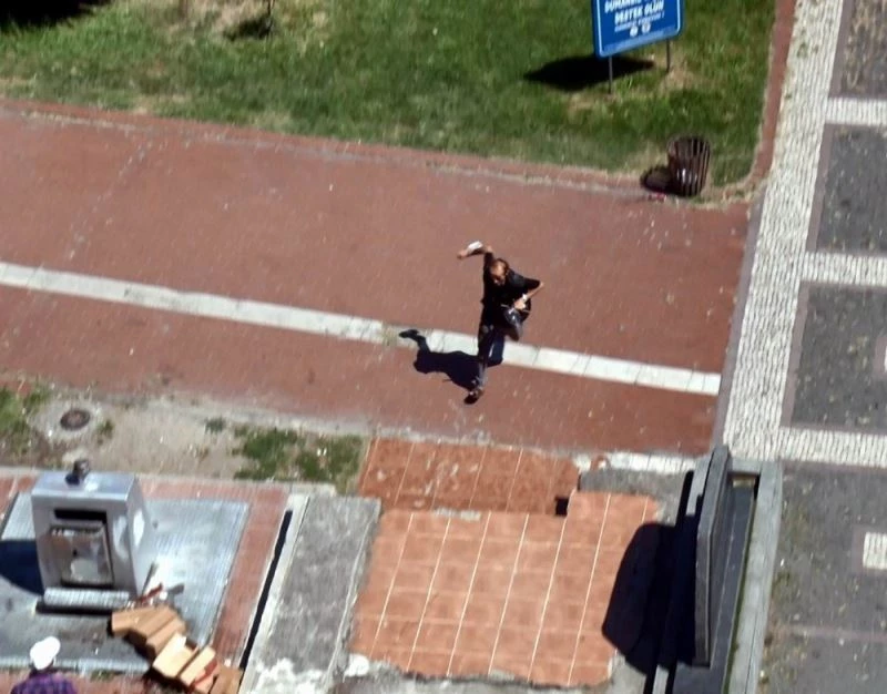 Şaşkın sarhoşun siren paniği kamerada
