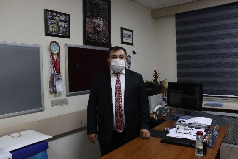 (Özel) Bilim Kurulu Üyesi Demircan: “Bütün Türkiye futbol takımı kaptanı olmuş, maske herkesin pazı bandında”
