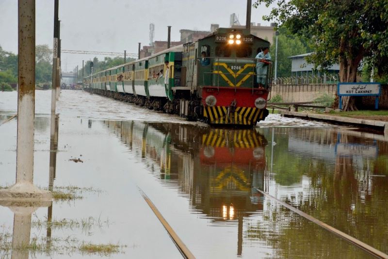 Pakistan’ı muson yağmuru vurdu: 24 ölü, 18 yaralı
