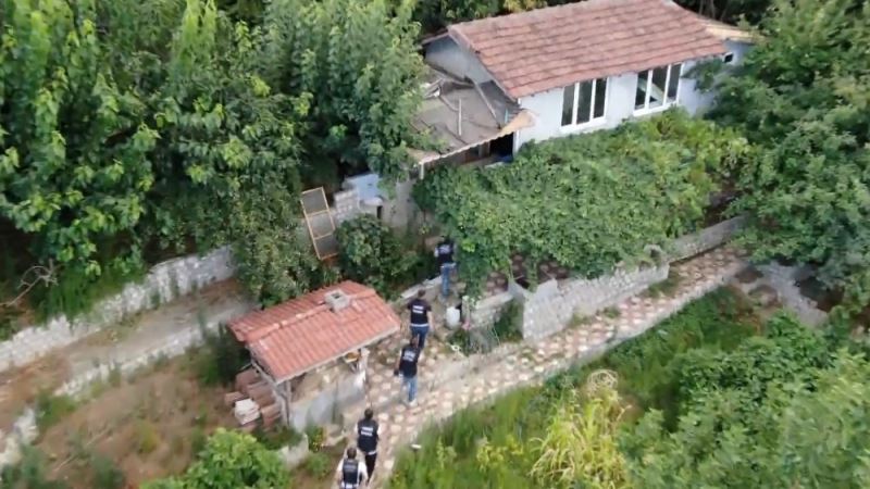 Bursa’da ’belgesel’ tadında droneli narkotik operasyonu
