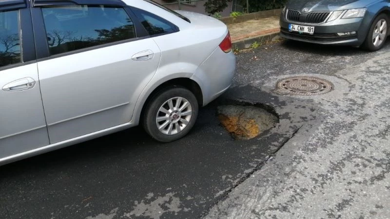 Beşiktaş’ta park halinde bulunan aracın dibinde çökme yaşandı
