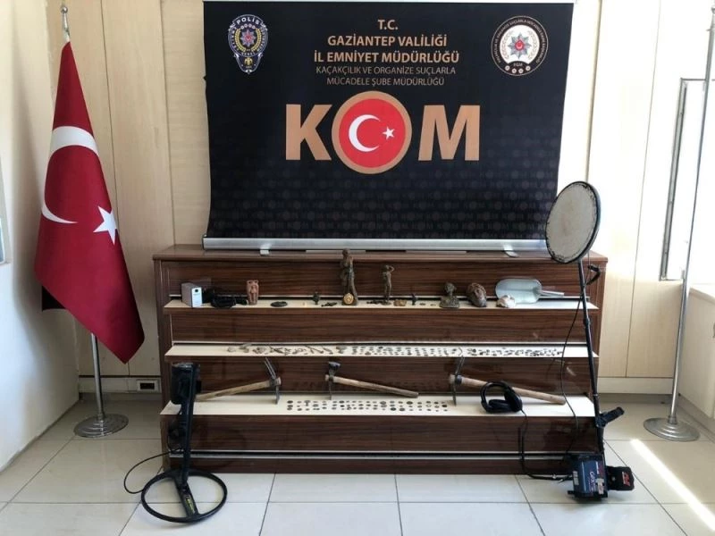 Tarihi eser kaçakçısı eserlerle birlikte yakalandı
