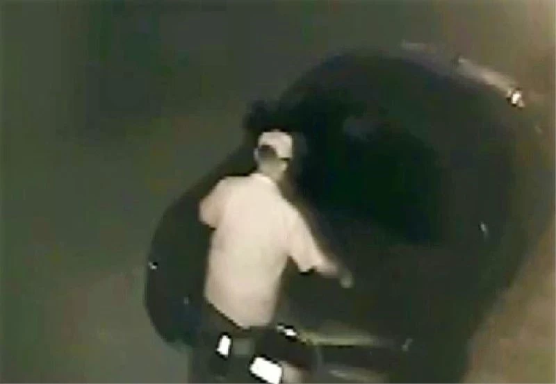 Eski ortağının son model otomobiline zarar veren şahıs kamerada
