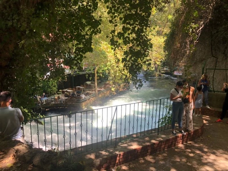 Düden Şelalesi’nde ziyaretçilerin güvenliği için önlem alındı
